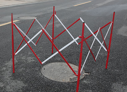 Collapsible Utility/Manhole barrier in steel (1.3x1.3m)